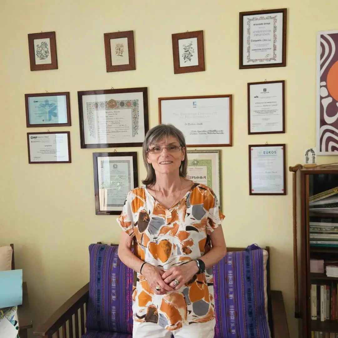 I diplomi di specializzazione e le certificazioni cliniche esposte nella sede ufficiale del mio studio di psicologia a Novara.