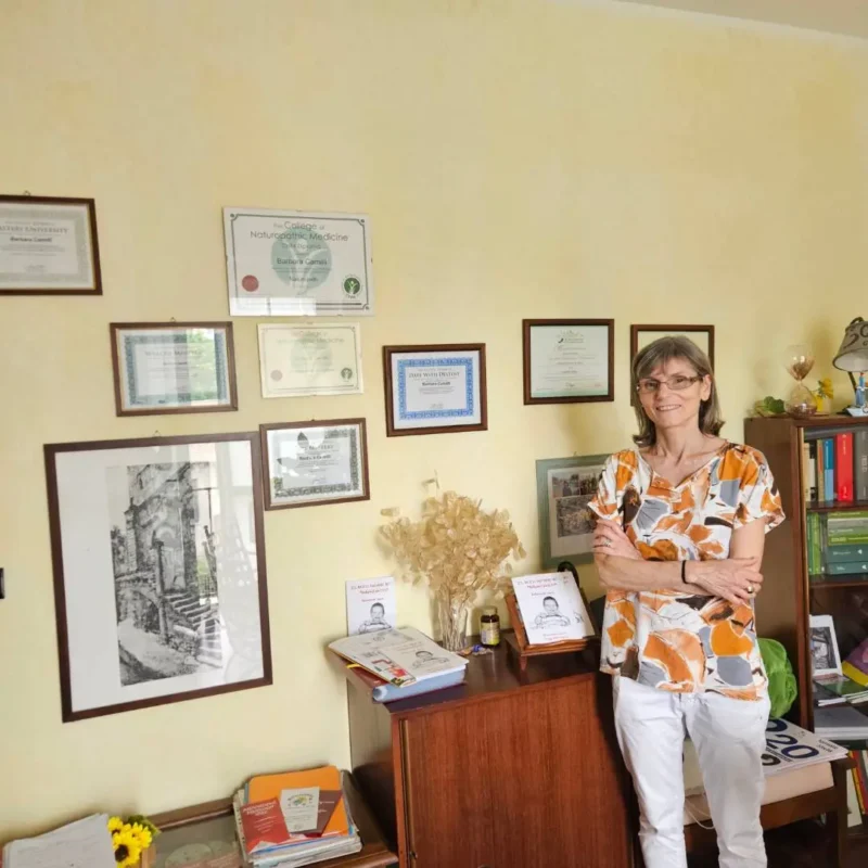 La Dott.ssa Barbara Camilli accoglie i pazienti all'interno del suo studio di psicologia a Novara per percorsi di supporto emotivo e benessere psicofisico.